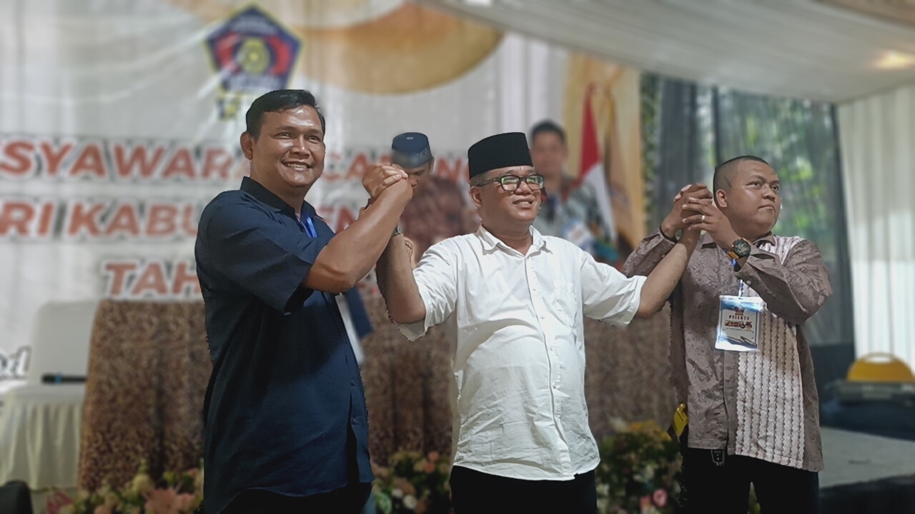 Foto; Heriyanto Ketua DPC KWRI Kabupaten Tangerang terpilih, Ari Ketua Satria Banten, dan Petahana Anoy