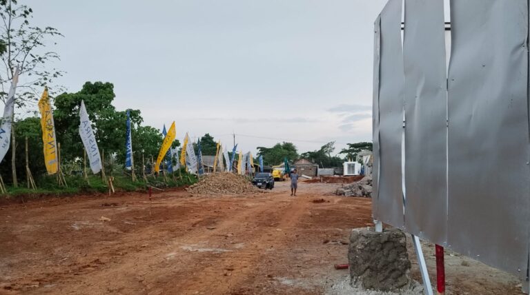 Proyek Pembangunan Makam Komersial di Desa Tegalsari Kecamatan Tigaraksa (foto/Abo)