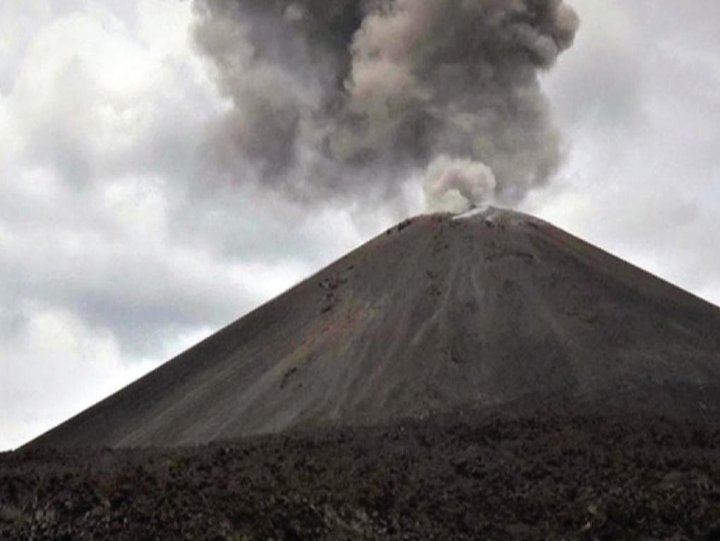 Gunung anak Krakatau (foto istimewa)