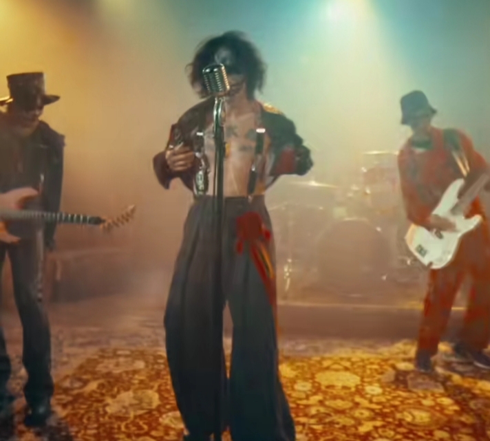 Band Slank saat bawakan lagu Republik Fufu Fafa (Foto istimewa)