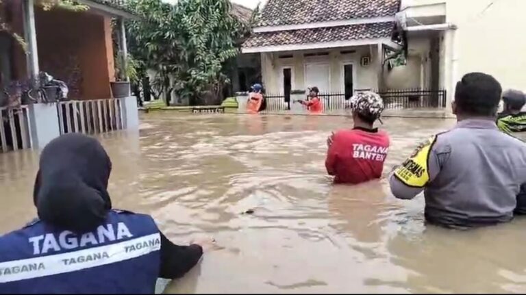 Kondisi Banjir di Kelurahan Cibeber Kecamatan Cibeber Kota Cilegon (Foto istimewa)