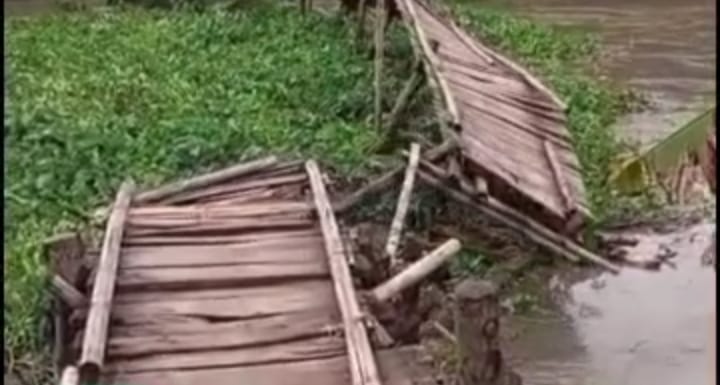 Jembatan Kp Sukamunclak Ds Rancabango Kec Rajeg yang roboh