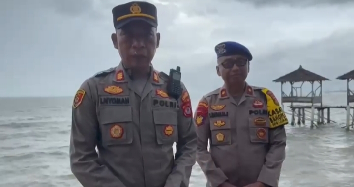 Kapolsek Kronjo, AKP I Nyoman Nariana, saat tinjau destinasi wisata Pulau Cangkir (Foto/Abo)