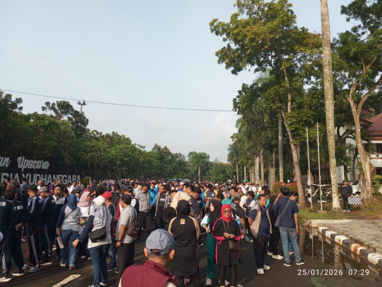 Para peserta jalan sehat yang digelar PWI dan Pemkab Tangerang padati lokasi acara (Dok/Abo)