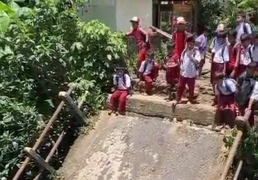 Foto: tangkapan layar video viral soal Jembatan roboh di wilayah Pandeglang Banten