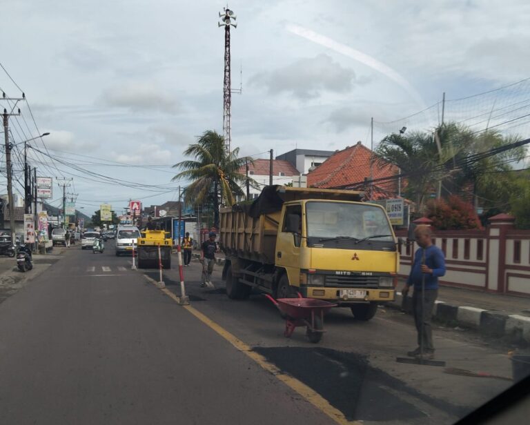 Jalan Raya Anyer-Sirih Kecamatan Anyer Kab.Serang Banten (Dok/Abo)