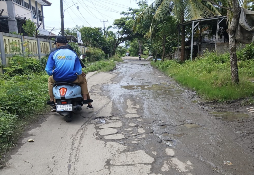 Jalan Ciapeh-Kampung Bolang, Desa Rancagede (foto: Istimewa)