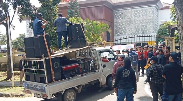 Aksi Demo LSM Biak didepan Kantor Kejari Kabupaten Tangerang 9/3/2026.