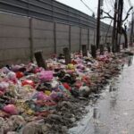 Tumpukan sampah di jalan raya Selembaran Kampung Melayu Kecamatan Teluknaga