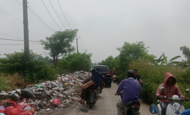 Jalan Raya Kresek-Pejamuran Kronjo Kabupaten Tangerang