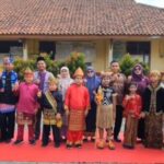 Para Dewan guru dan siswa-siswi SDN Tobat 03 Balaraja dalam perayaan hari Kartini 2026