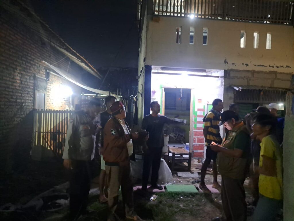 Warga datangi Rumah terduga pelaku (foto: Ist)