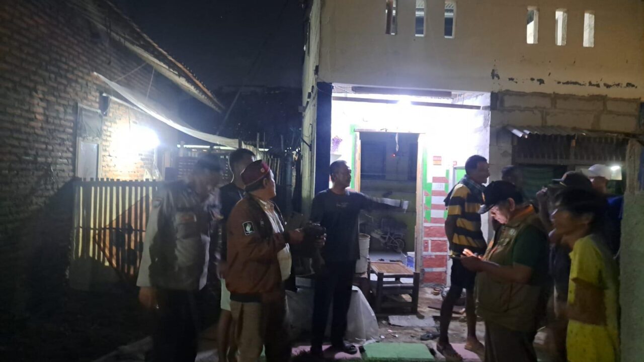 Warga datangi Rumah terduga pelaku (foto: Ist)