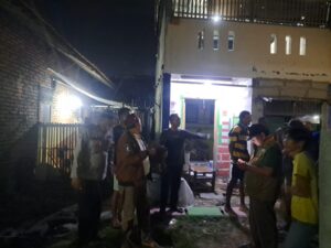 Warga datangi Rumah terduga pelaku (foto: Ist)
