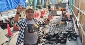 Foto: Ray Relawan Perbup 12 saat di lokasi Jembatan Kalibaru Teluknaga