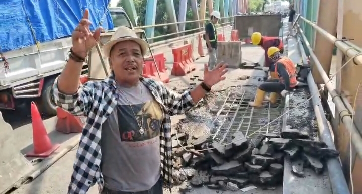 Foto: Ray Relawan Perbup 12 saat di lokasi Jembatan Kalibaru Teluknaga