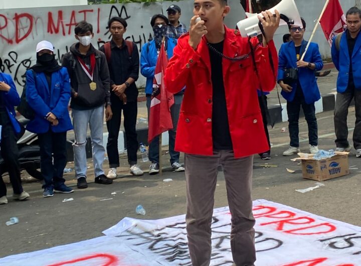 Ketua DPD GMNI Banten, Endang Kurnia saat Orasi (foto: Abo)
