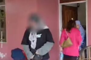 Foto: Tangkapan layar video yang beredar saat penangkapan Anak-Istri Koko Erwin