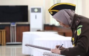 Bernadeta Maria Erna Elastiyani, Kajati Banten saat lantik pejabat Eselon II & III (Foto: Ist)