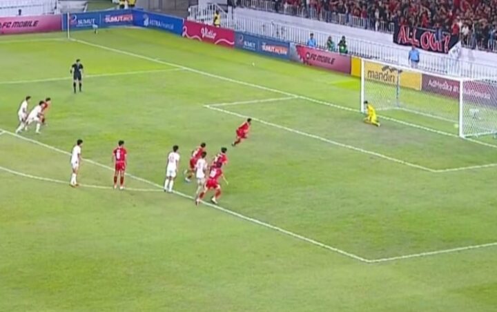 Evandra Florasta, berhasil eksekusi pinalti ke gawang Vietnam