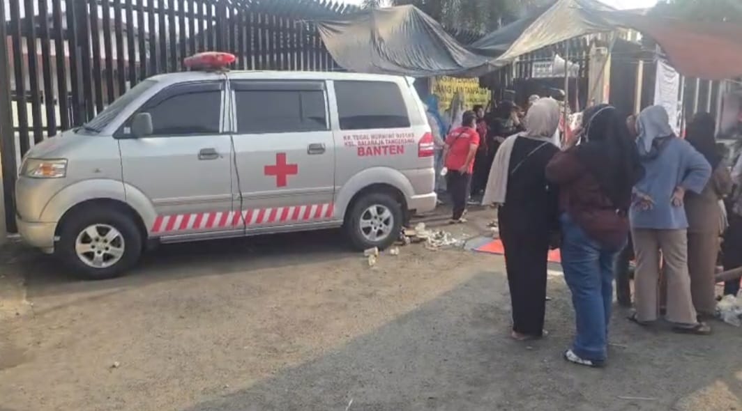 Aksi Demo warga di depan Gerbang PT PEMI Balaraja (foto ist)