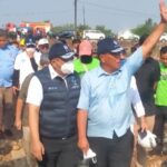 Jumhur Hidayat, Menteri LH saat di TPA Jatiwaringin, Minggu (5/7)