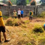 Foto: Pemdes Bakung saat bersih-bersih lingkungan sambut HUT RI ke-81