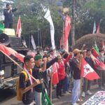 Foto: Aksi Demo Mahasiswa (HMI dan GMNI) Didepan Gedung Bupati Tangerang